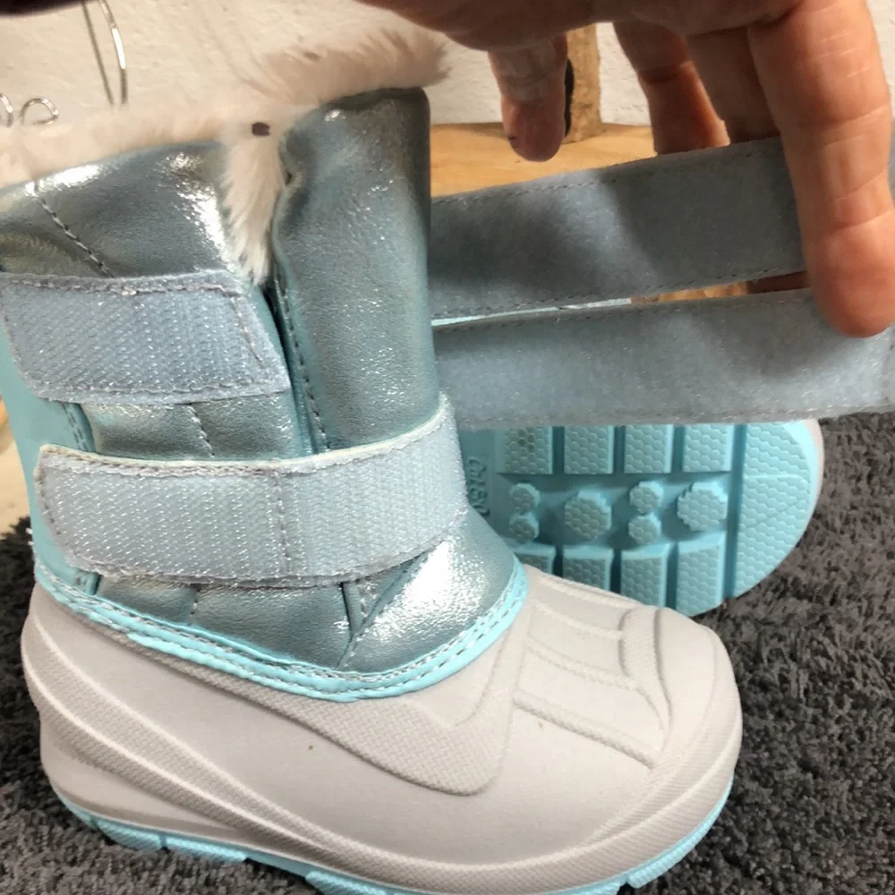 NWOB Cat & Jack Snow Boots‎ size 5
